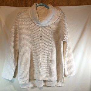 Time & Tru Women’s cream Cowl neck cable knit long sleeve hi-low sweater M 8–10